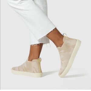 ROTHYS Chelsea Desert Sand Camo
Boots Women S 8 Beige‎ Cream W FLAW old money